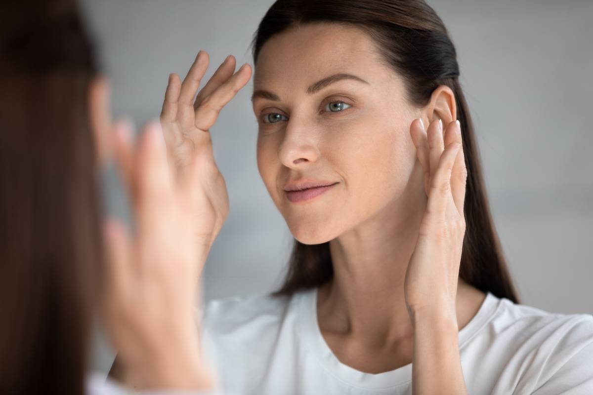 Woman looking at herself in the mirror wondering if cataracts go away naturally