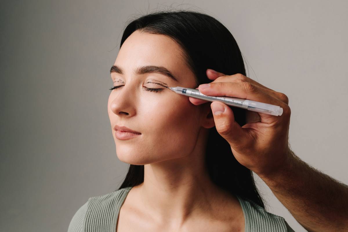 featured image for how do you choose an eyelid surgeon