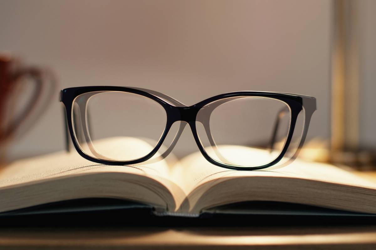 concept for how cataracts can cause double vision